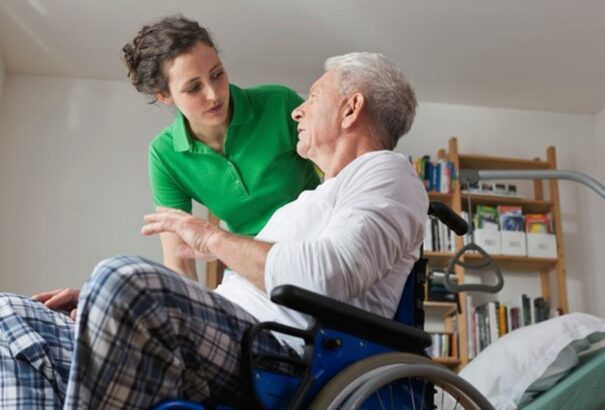 Az állam százezreket költ arra, hogy ápolókat képezzen az osztrákoknak