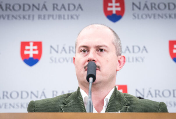 Kotleba ezúttal egy jégkorong klubot támogatott 1488 euróval