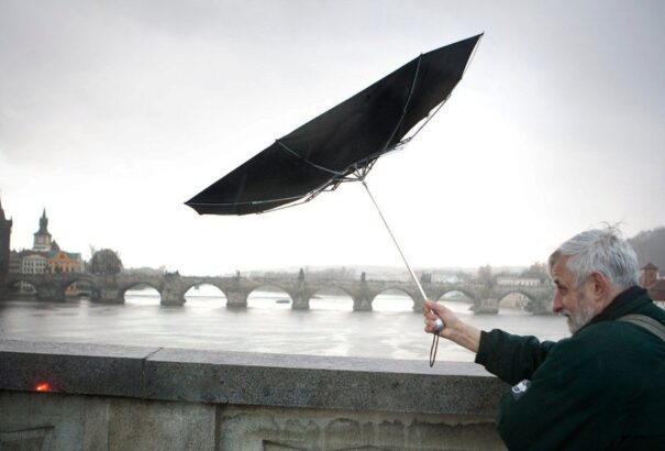 Tombol a szélvihar Európában. Csehországban már két halálos áldozatot követelt az orkán erejű szél