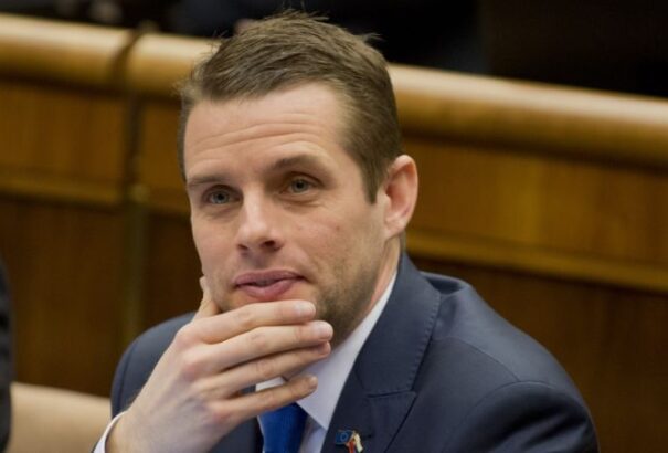 Klus: Mielőbb össze kell vonni a köztársaságielnök-választást az európaival