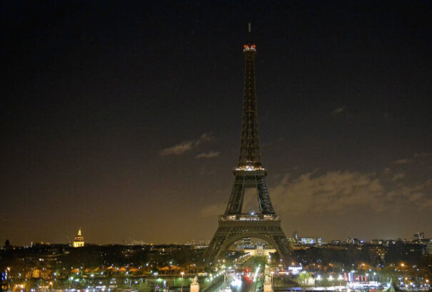 Elsötétül az Eiffel-torony a Las Vegas-i és marseille-i mészárlás miatt