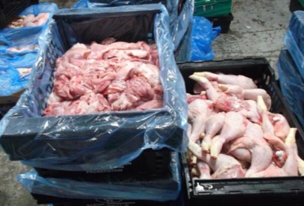 VIDEÓ: Újabb élelmiszerbotrány Európában – Nem kellett a Lidlnek, átcsomagolva eladták a Tesconak