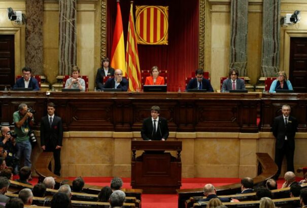 A katalán elnök aláírta és fel is függesztette a függetlenségi nyilatkozatot. A status quo erősebbnek bizonyult