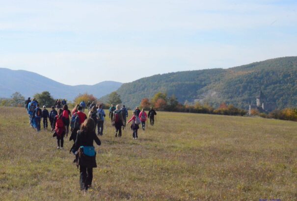Gyalogtúrán Egyházasbástról Sátorosbányáig