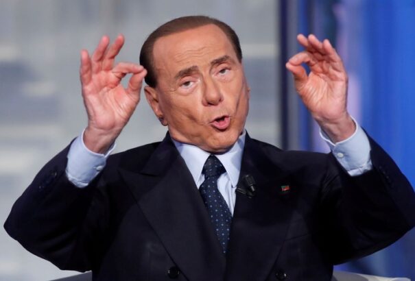 Három bombatámadás kapcsán nyomoznak Silvio Berlusconi után