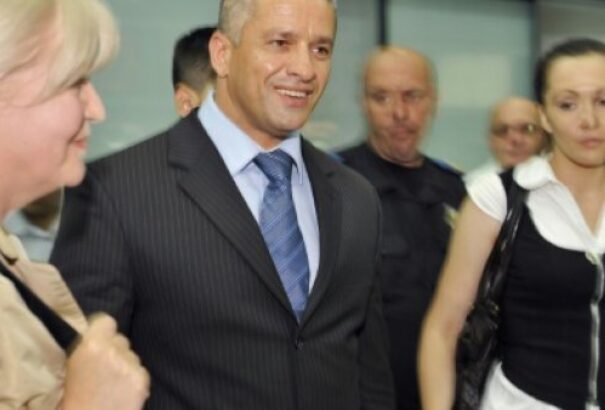 Felmentették Srebrenica „védelmezőjét” a szerbek elleni háborús bűnök alól