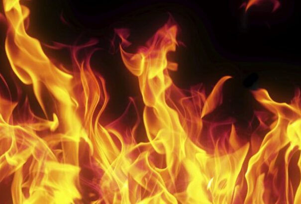 Tragédia: Szesszel lelocsolta, majd felgyújtotta az óvodásokat a brazil férfi