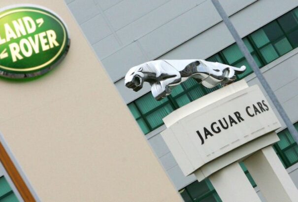 A Jaguar Land Rover nyitrai üzeme ezer munkahelyet kínál