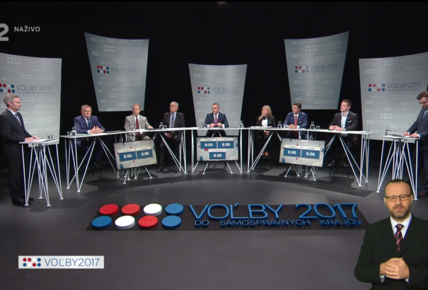 Vélt és valós erőviszonyok: Így mutatkoztak be Nyitra megye jelöltjei a közmédia vitaműsorában