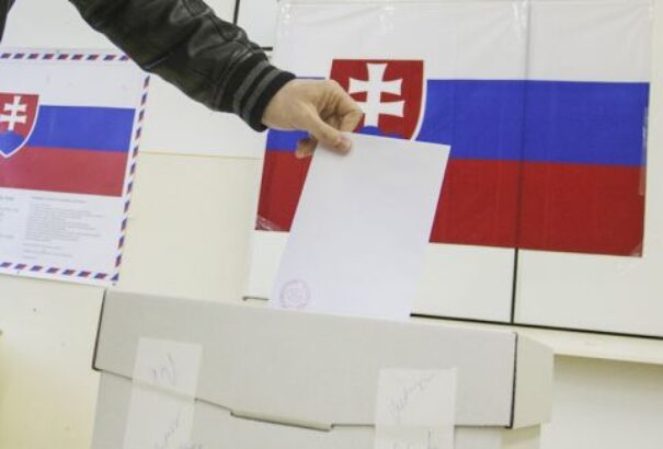 AKO-felmérés: Farkas Iván fej-fej mellett Kotleba jelöltjével, Berényi megelőzné Rigó Konrádot