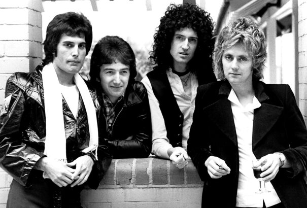 Bakelit-sztorik 04 – A Queen diadalútja