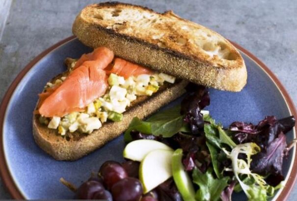 Szakértő: Nem volna szabad reggeli nélkül elengedni a gyereket iskolába