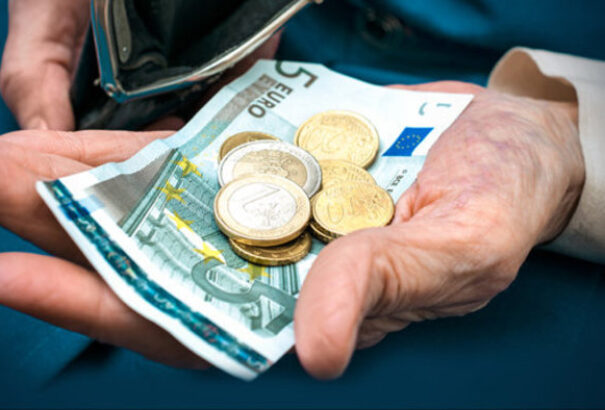 Csalók próbálják átverni az embereket, visszaélnek a Szociális Biztosító nevével