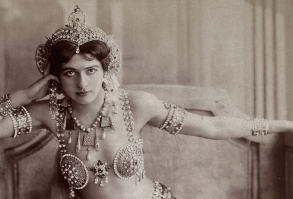 100 éve végezték ki Mata Harit, minden idők leghíresebb kémnőjét