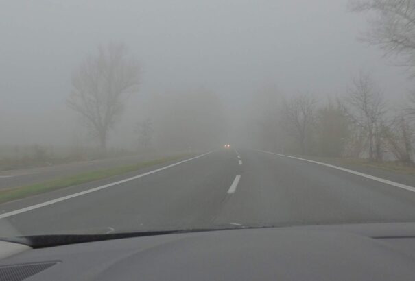 Autós-körkép: Mire figyeljenek az autósok ködös időben?