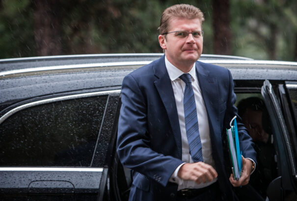 Szétosztogatott milliók, botrányok, smeres cégvezetők – az állami MH Manažment vállalat bukása