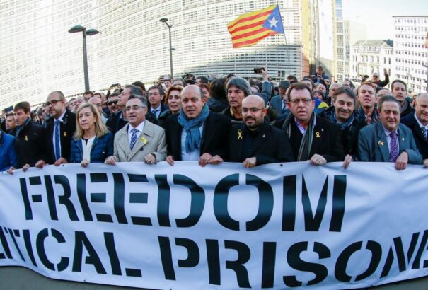 Kétszáz katalán polgármester tüntetett Brüsszelben