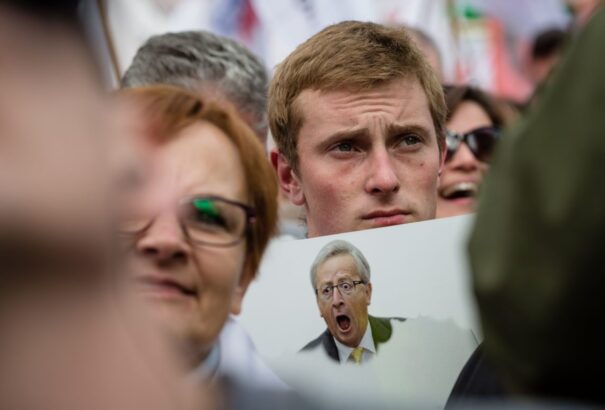 Vége a semlegességnek: az Európai Parlament beleszólna, kire szavazzunk 2019-ben