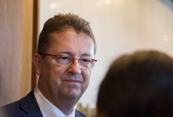 Martin Glváč (Smer): Kicseréljük az öreg, kiégett embereket