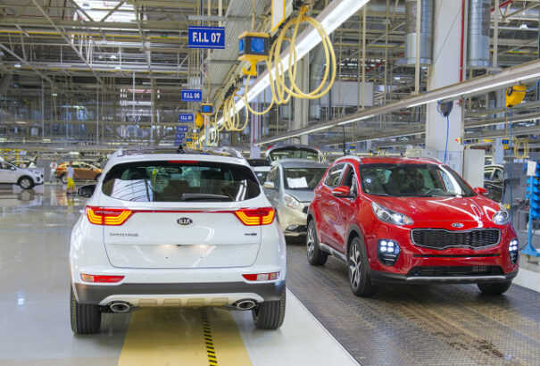 Ilyenek a szlovákiai autógyárak fizetései. Vajon melyik üzemben fizetnek a legtöbbet?