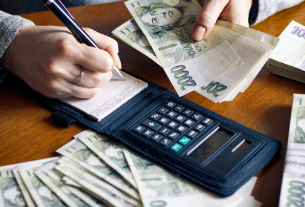 Felmérés: Az adósok több mint 40 százaléka készakarva nem fizeti ki időben a számlákat