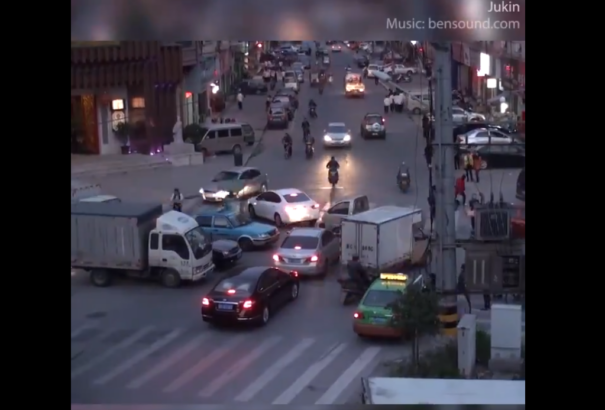 Elképesztő videó a kínai közlekedési kultúráról