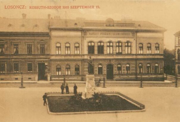 Holló Barnabás és a losonci Kossuth-szobor