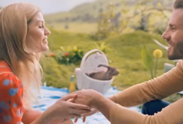 VIDEÓ: Sokasodjatok, mint a nyulak – üzeni a lengyel kormány kampányfilmje a fiataloknak