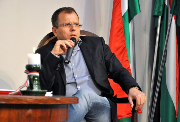 Őry Péter: Egykori és majdani gödreink