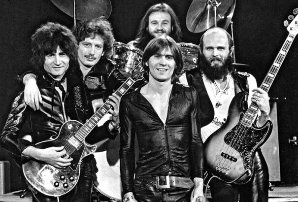 Bakelit-sztorik 07 – A Piramis és ami mögötte van