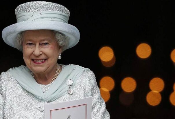 Kiderült, hogy a brit királynőnek is van offshore számlája