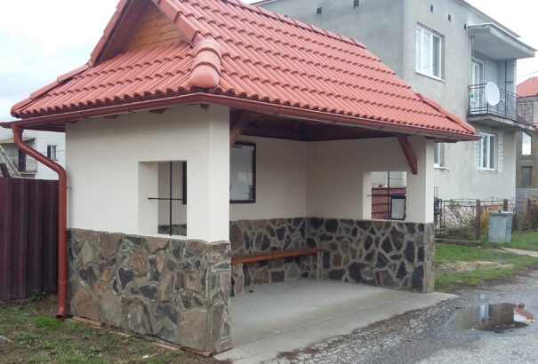 Új buszmegálló régi problémákkal Ipolyságon