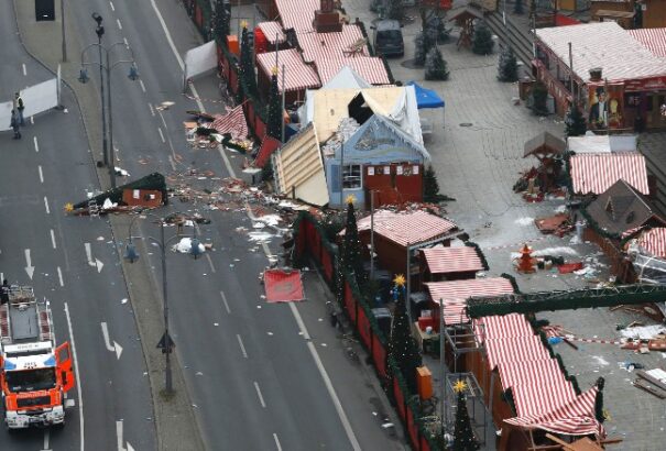 Merkel több segítséget ígér a tavalyi berlini gázolásos merénylet sebesültjeinek és az áldozatok hozzátartozóinak