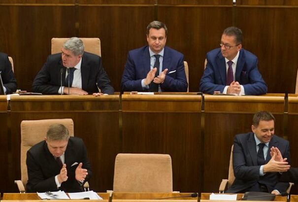 Menyhárt József: Koalíciós válság? Cirkusz, figyelemelterelés