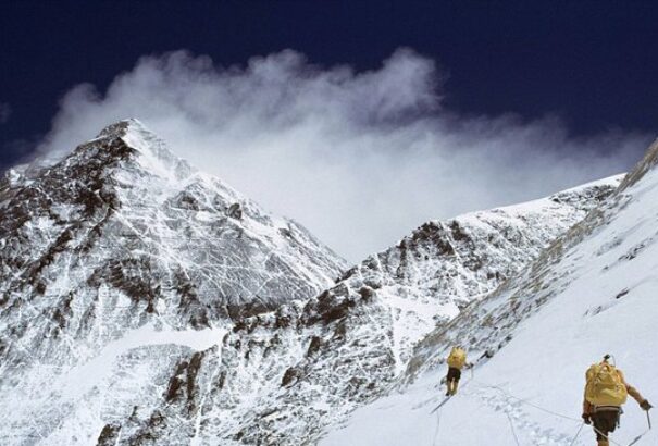 Lavina okozta nyolc hegymászó halálát az iráni Alpokban