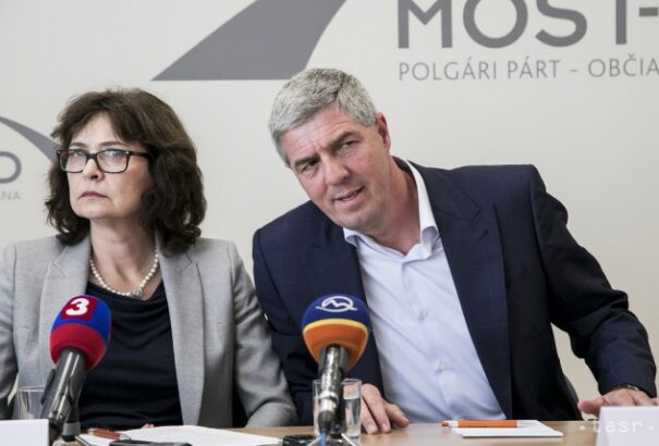 A Most-Híd nem szavazza meg a képviselői fizetések befagyasztását