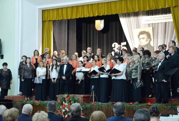 Jubileumi hangversennyel ünnepelte 35. születésnapját a zselízi Franz Schubert Vegyeskar