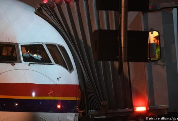 Pénzt adna a német állam a kiutasított migránsoknak, ha önként távoznak