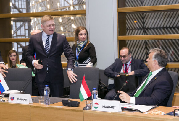 Robert Fico (egy időre) visszatért Szlovákiával a V4-be