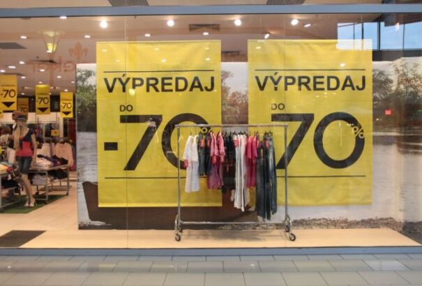 Karácsonyi leárazások: a boltosok az 50 és 80 százalékos árleszállítás mellett is hatalmas nyereségre tesznek szert