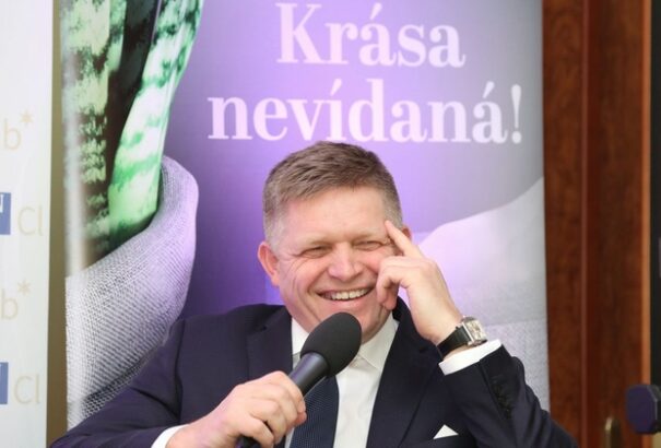 Fico Kínával és Vietnammal példálózott, mert „ott nincs szükség ellenzékre”