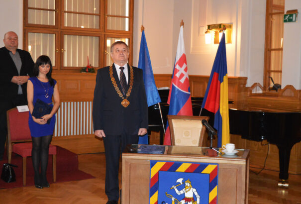 Nyitra megyében is letették az esküt az új képviselők és a megyeelnök (képek)