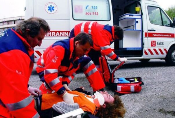 A minisztérium okostelefonokat ad a mentősök kezébe, hogy a betegek a megfelelő kórházba kerüljenek