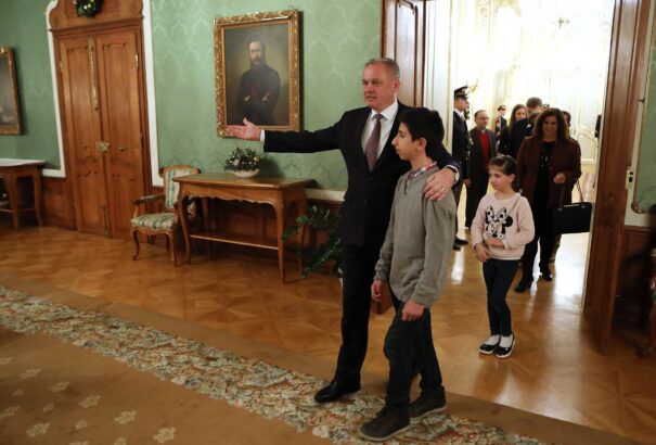 Andrej Kiska asszír keresztényekkel vacsorázott – Képek