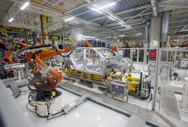 Már Szlovákiában szerelik össze a Porsche Cayenne gépkocsikat, a Volkswagen befejezte 800 milliós beruházását