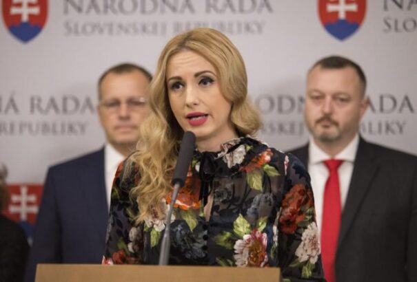 Pčolinská szerint 70 millió eurót vesz el a kormány az oktatásügytől