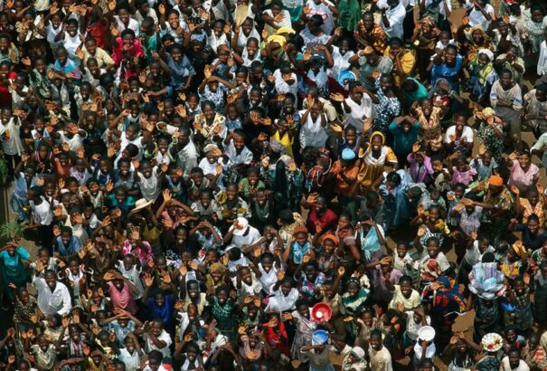 A Föld összlakossága 2018 elején eléri a 7,6 milliárd főt