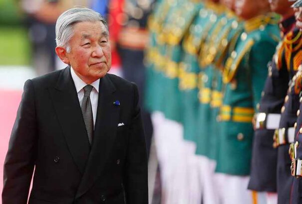 Másfél év múlva vonulhat vissza a japán császár