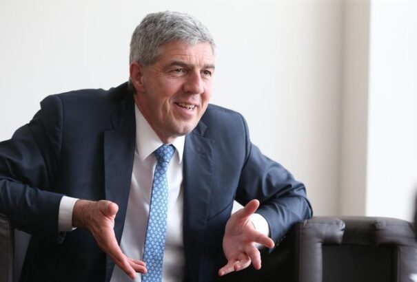 Morvay: A Most-Híd a képviselői bérek befagyasztása miatt lázadozik. Kaliňák és Danko erre nem volt elég