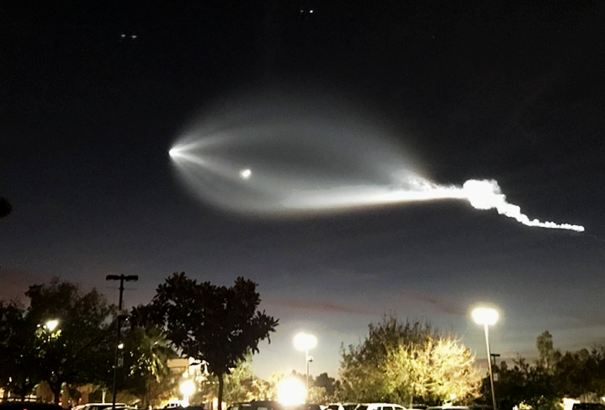 Videó: Így húzott el a SpaceX rakéta Kalifornia felett – az emberek csak álltak és videóztak